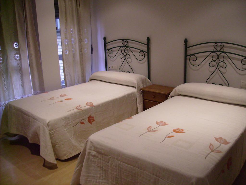 Hotel Delphos Moraleja Pokoj fotografie